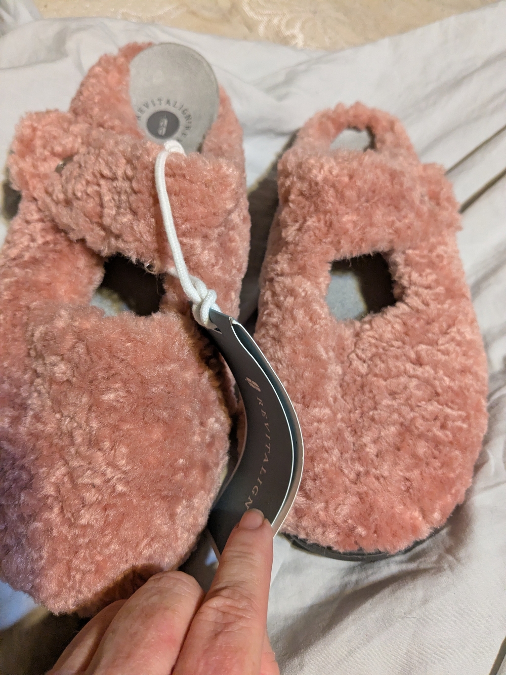 NWT ladies 10 Revitalign Oceanside Slippers Pink